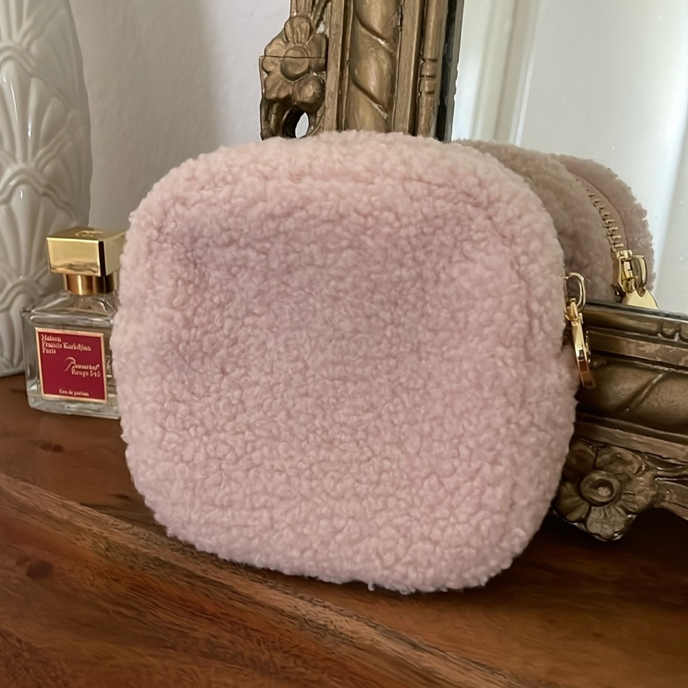 Stoney Clover mini cozy sherpa pouch in light pink